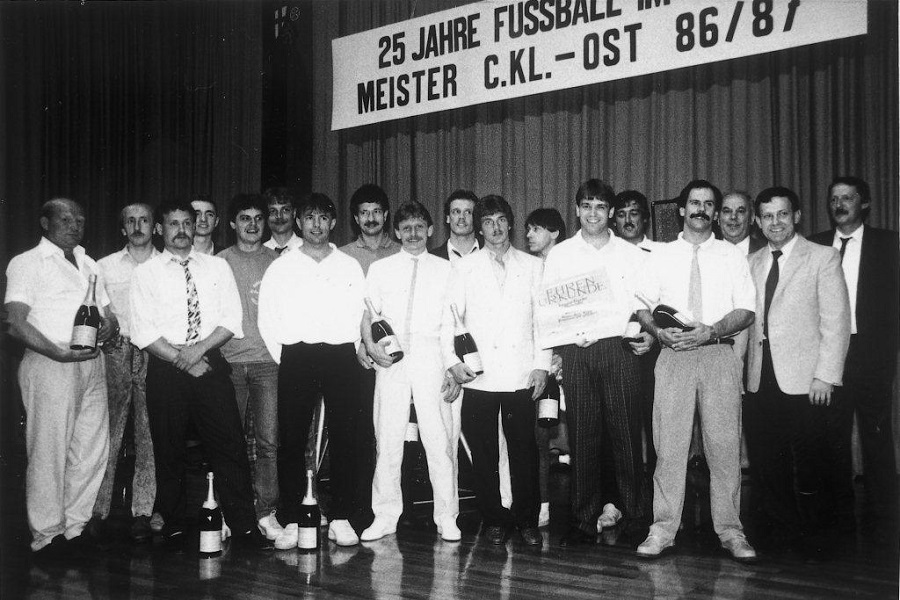 TVH_I_1986-1987_Meisterehrung.jpg