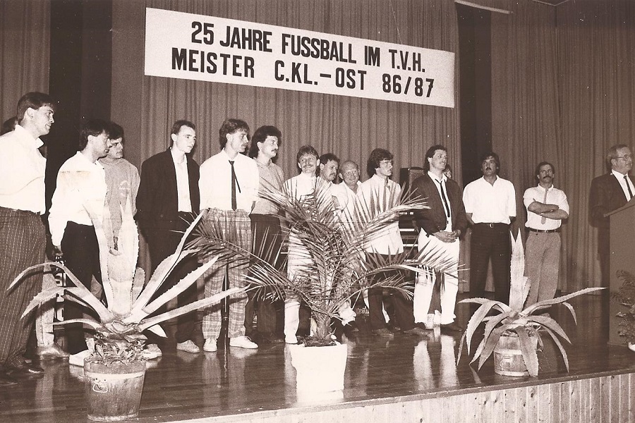 TVH_I_1986-1987_Meisterehrung_II.jpg