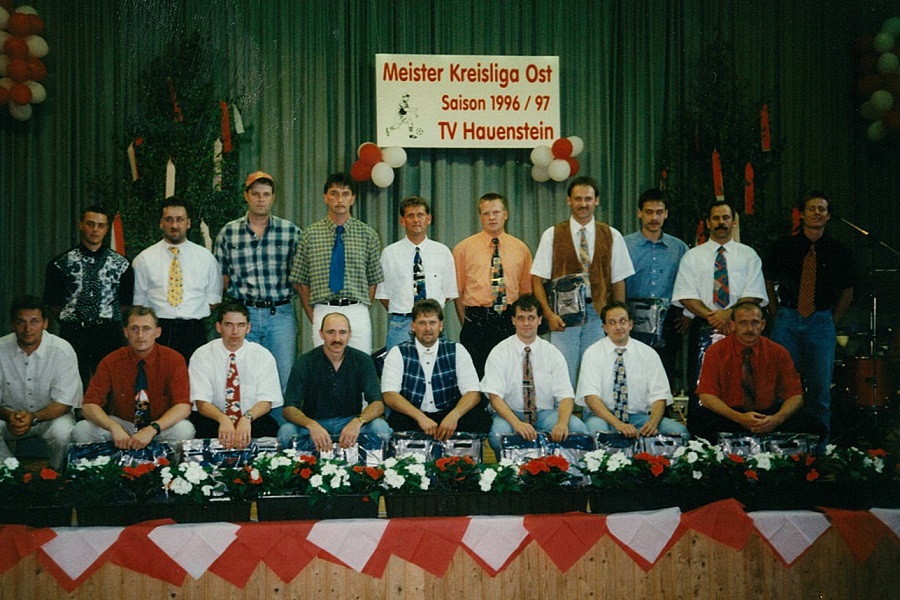 TVH_I_1996-1997_Meisterehrung.jpg